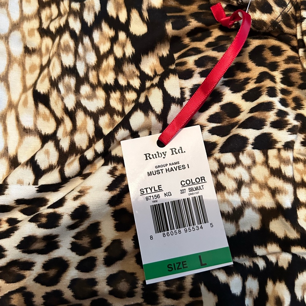 ✔️ NWT Ruby Rd Leopard Top Size Large - Picture 8 of 8